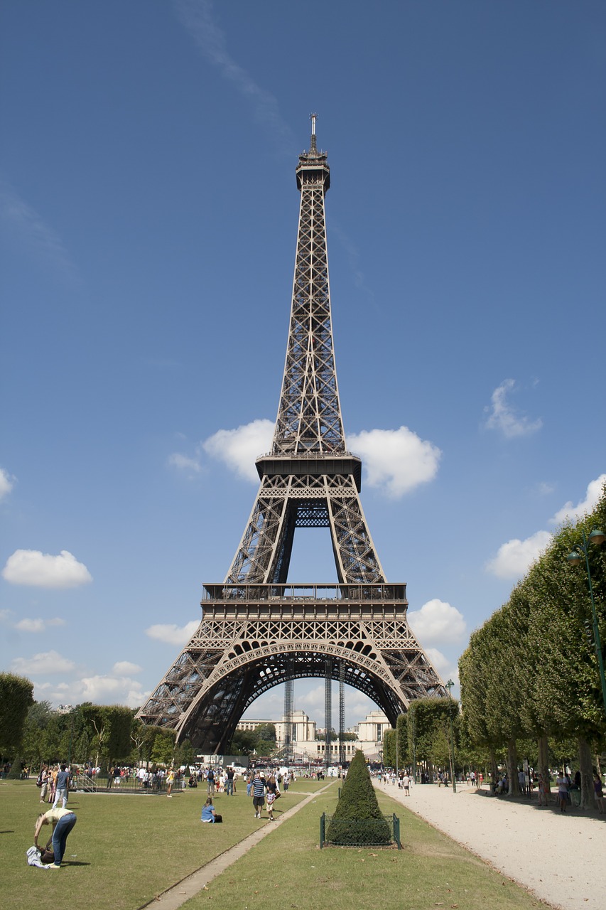 the-eiffel-tower-798300_1280.jpg